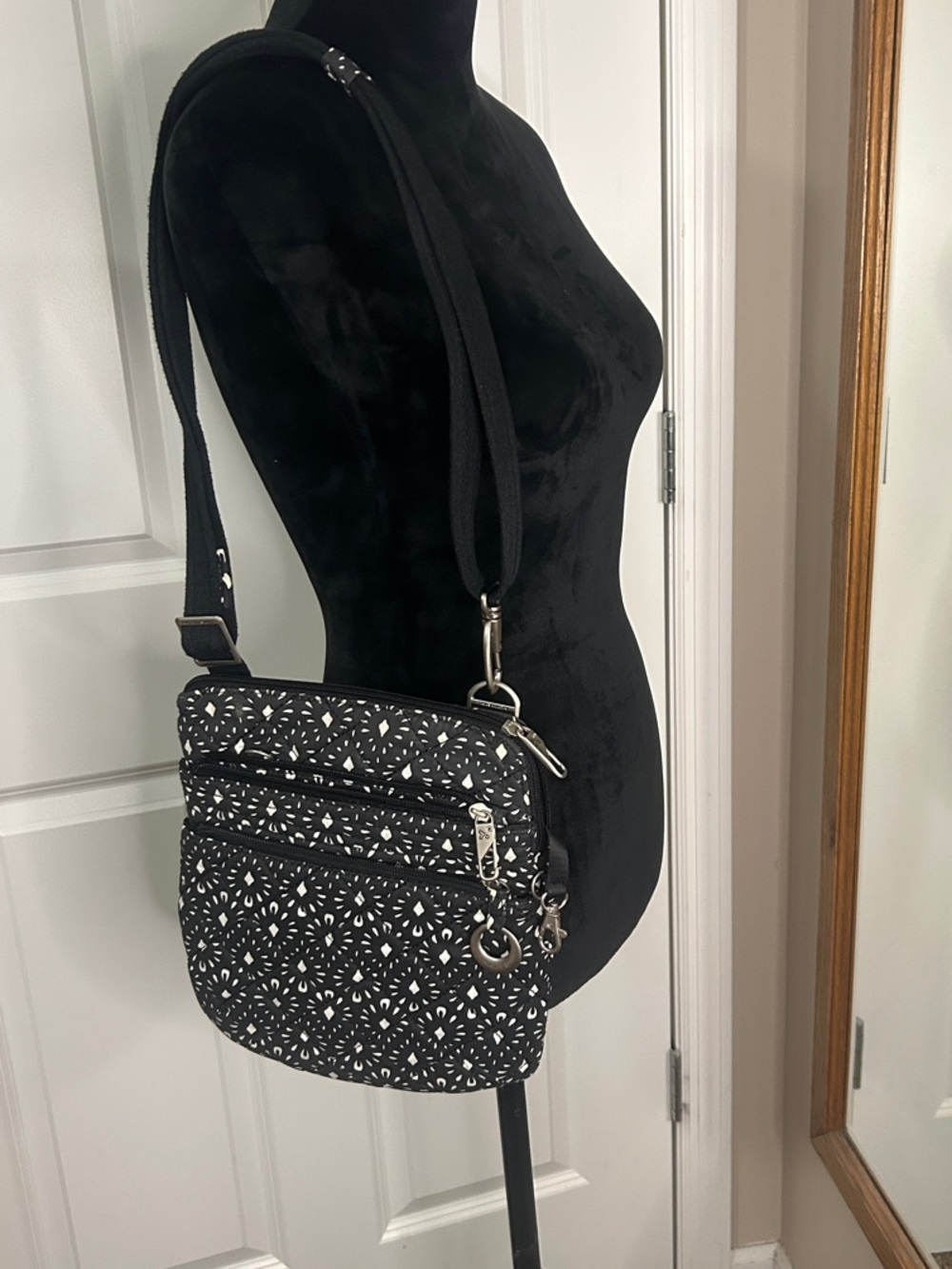 Travelon Black and White patterned Crossbody Bag
